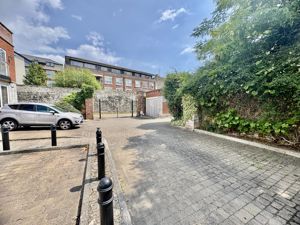 Photo 18- click for photo gallery